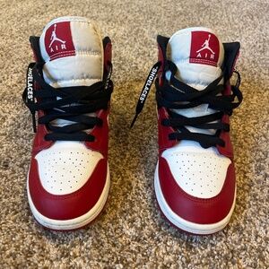 Nike Air Jordan retro mid Chicago Black and Red 6Y